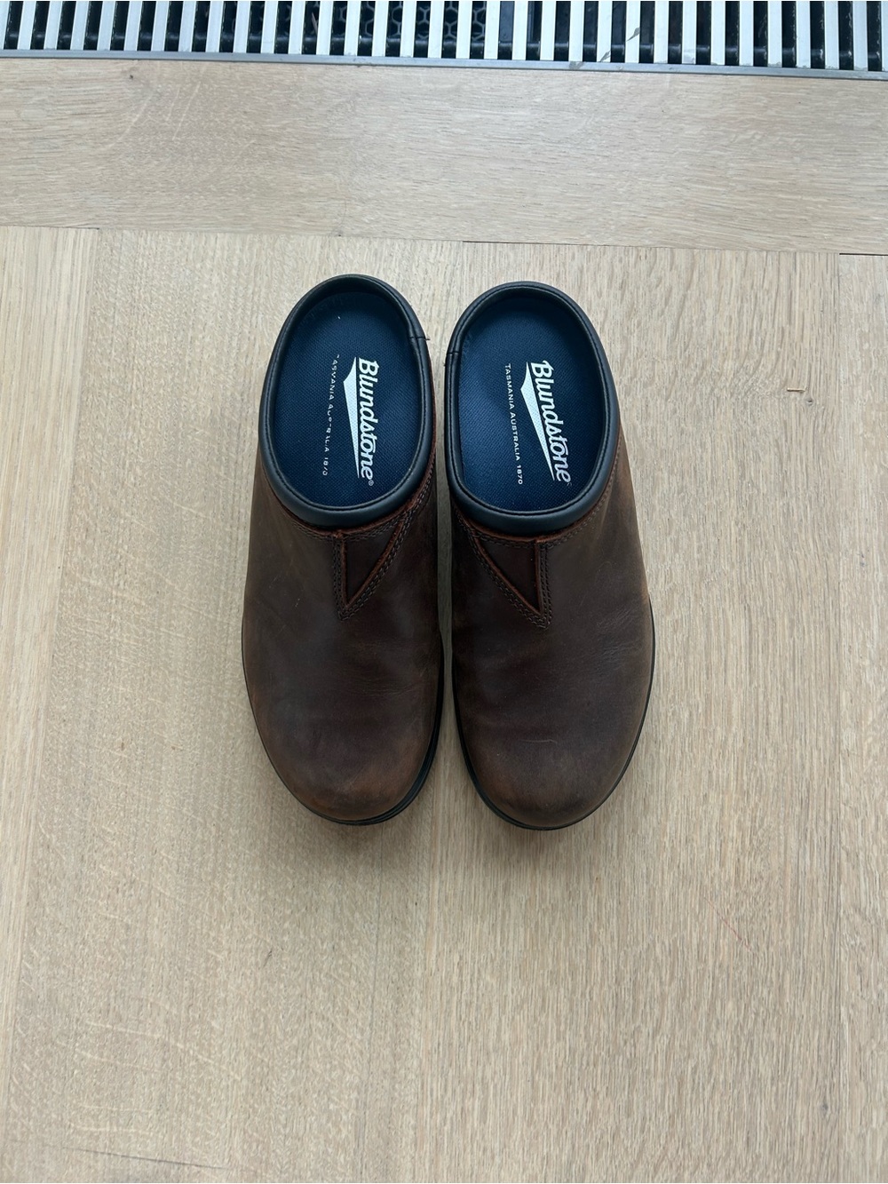 Blundstone Women’s Dark Brown Leather Slip-On Clogs